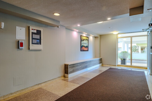 Building Photo - Lynnwood Place
