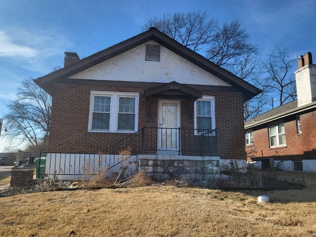 Building Photo - "Charming Brentwood house 2 bedrooms 1 Bathoom, Prime Location!"