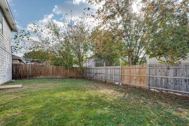 Foto del edificio - 10141 Chapel Rock Dr