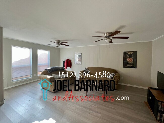 Foto del edificio - Available Mid July: Just steps Away from Campus and Frisbee Golf Course