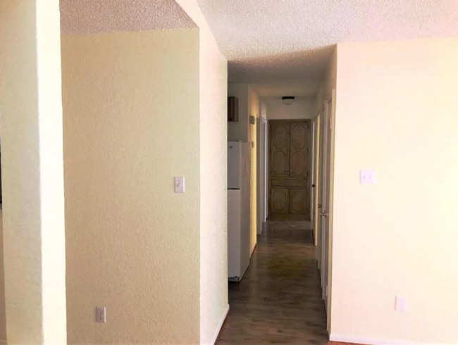 Building Photo - AVAILABLE NOW!