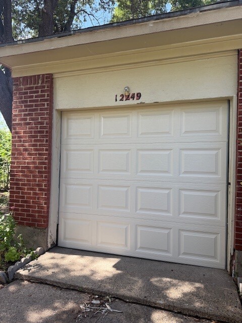 Building Photo - 12249 High Point Cir