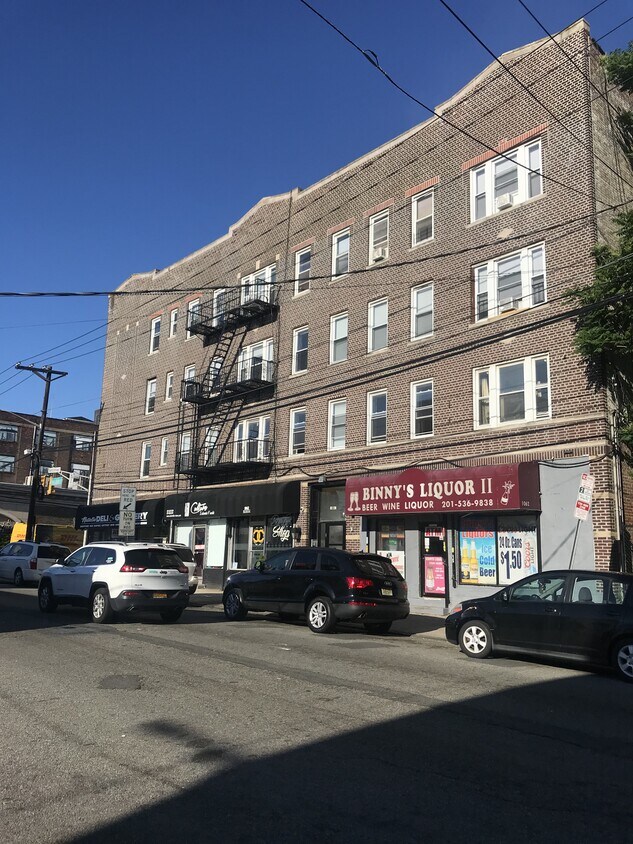 1062 W Side Ave, Jersey City, NJ 07306 Apartments in Jersey City, NJ