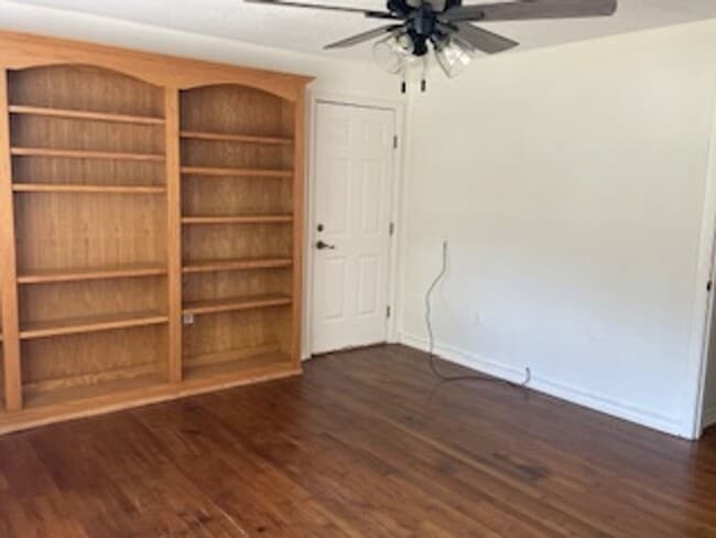 Building Photo - 2 Bedroom/1 Bath with a Bonus Room