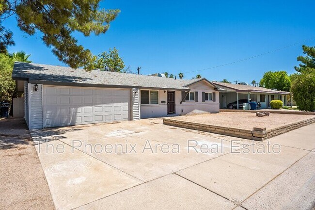 Building Photo - 522 E Balboa Dr