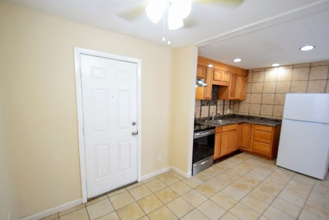 Building Photo - Savoy Heights