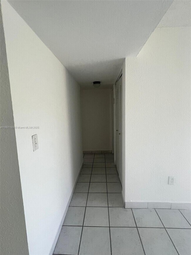 Foto del edificio - 4900 NW 79th Ave
