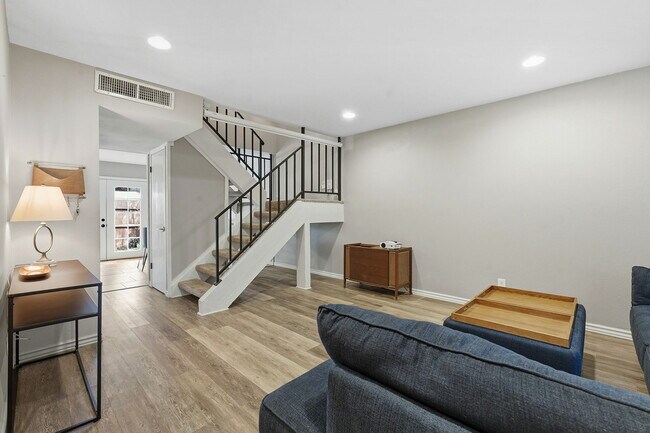 Foto del edificio - 905 Silver Quail Ln