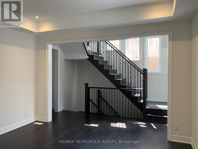 Building Photo - 38 Hayeraft St