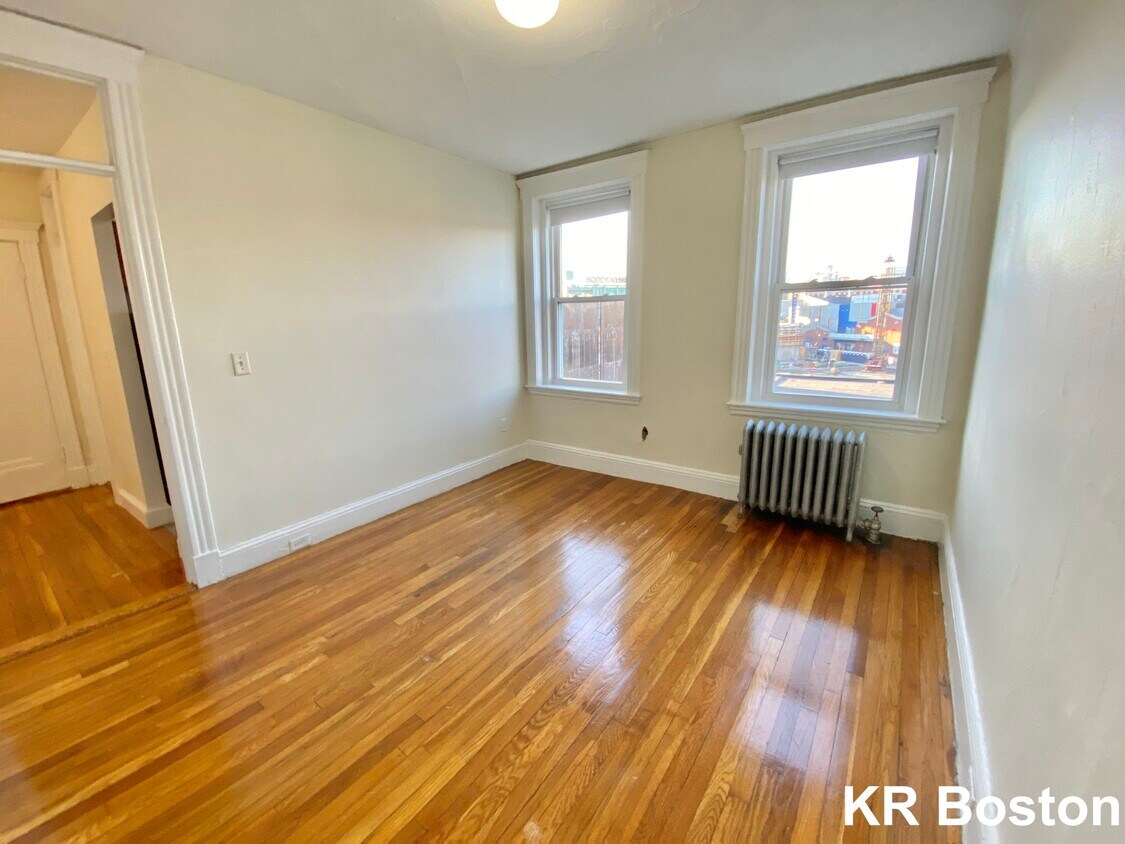 Primary Photo - 939 Boylston St
