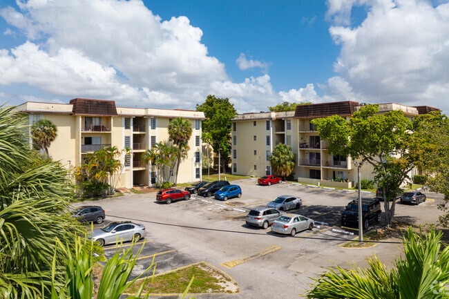 Building Photo - Capri Gardens Condominiums