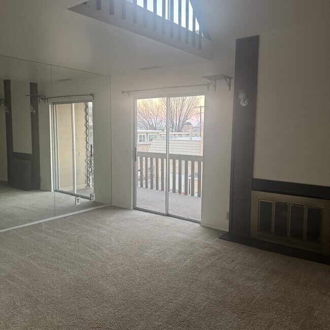 Building Photo - 2220 E Murray Holladay Rd