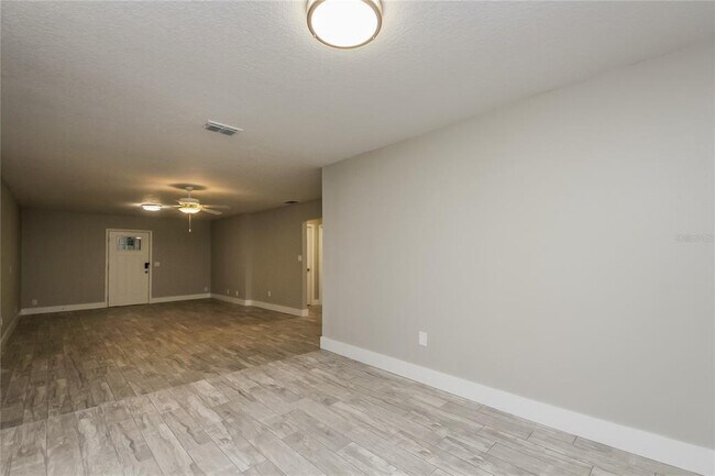 Foto del edificio - 1805 Simonton Ave