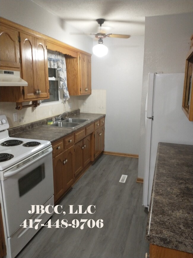 Building Photo - 1105 N Clay St