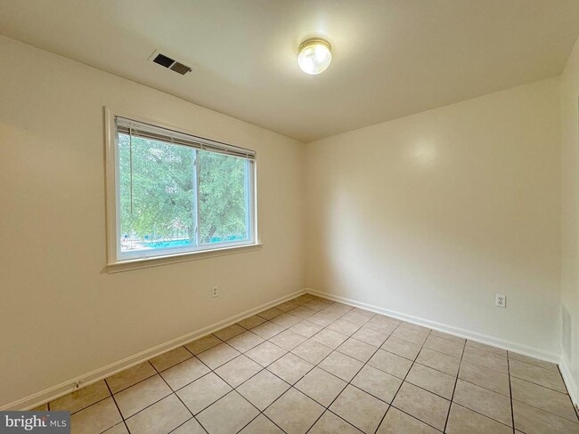 Building Photo - 4645 Logsdon Dr