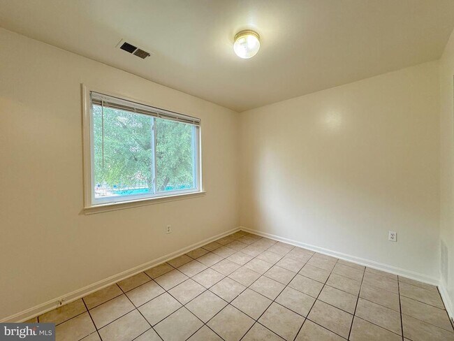 Foto del edificio - 4645 Logsdon Dr