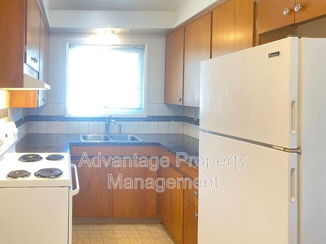 Building Photo - 365 Jackson St W