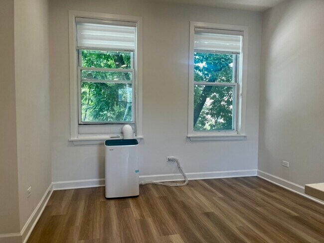 Foto del edificio - 5325 N Damen Ave