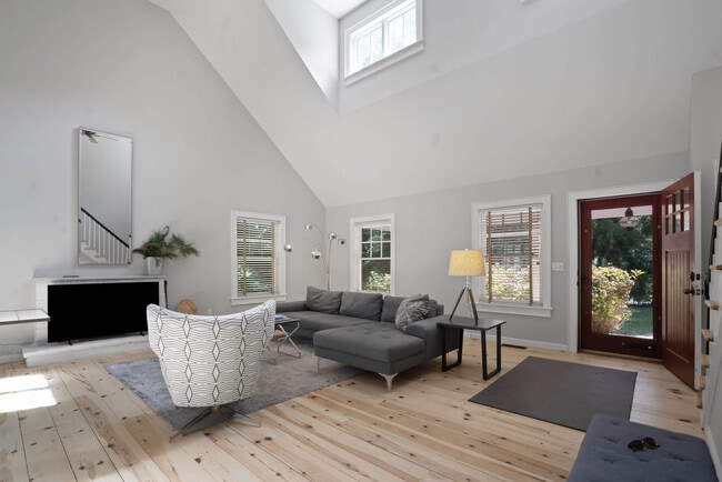 Building Photo - 11 The Pkwy