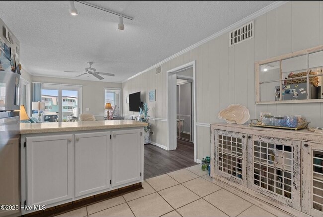 Building Photo - 301 Commerce Way