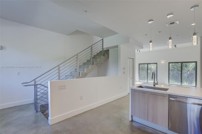Building Photo - 406 SE 1st Ct