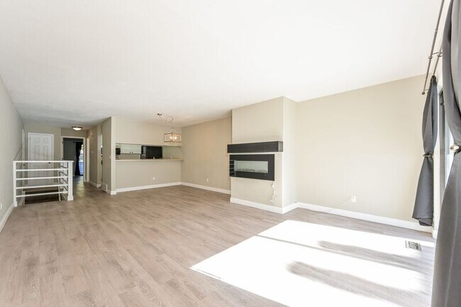 Foto del edificio - 6620 E Mississippi Ave