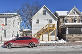 Building Photo - 202 Main St