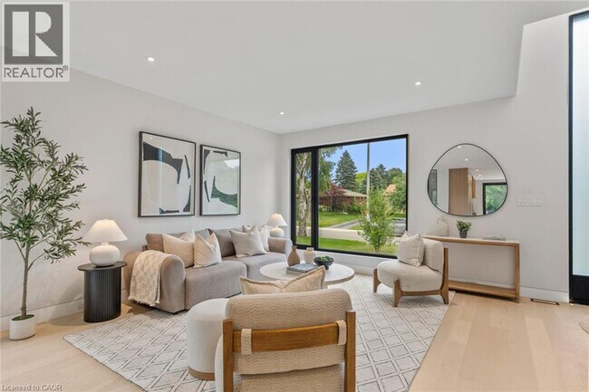 Building Photo - 298 Strathcona Dr
