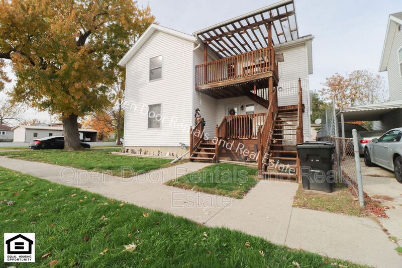 300 1/2 E King St, Garrett, IN 46738 Condo for Rent in Garrett, IN