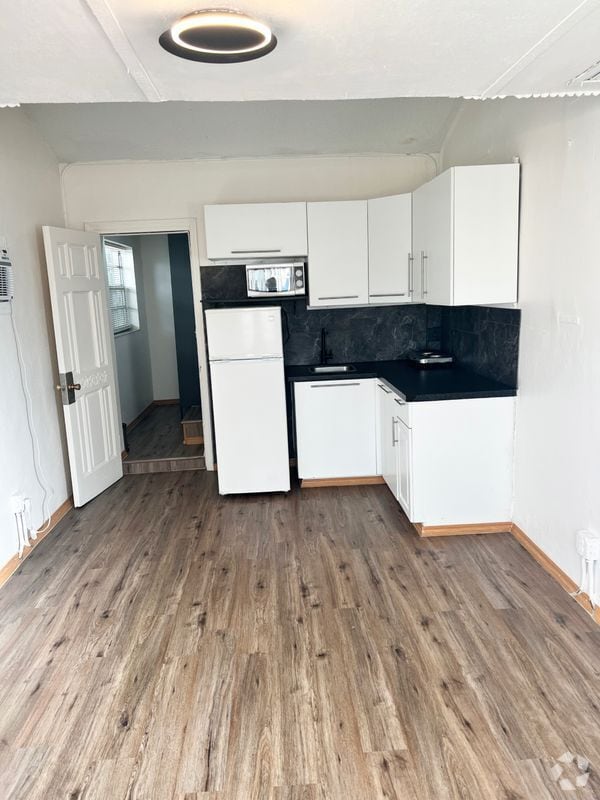 Building Photo - 705 NE 87th St