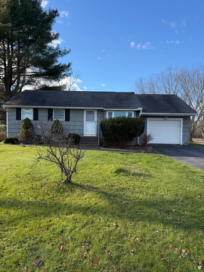 Building Photo - 8587 Caughdenoy Rd