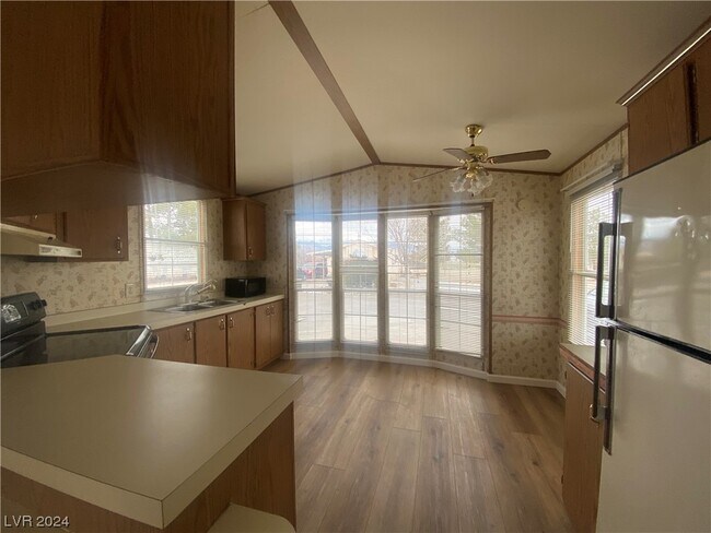 Building Photo - 2336 Jeane Ave