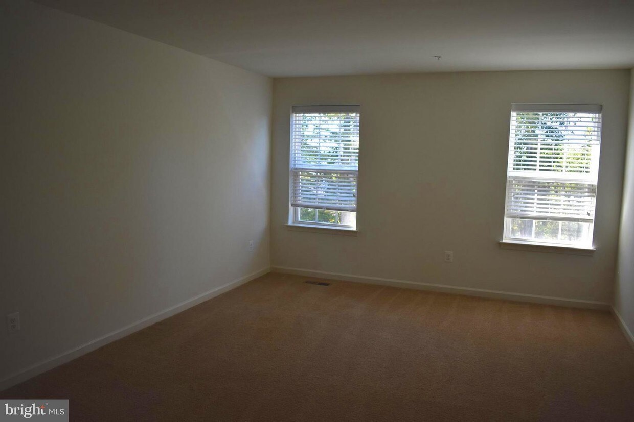 Foto principal - 9421 Adelaide Ln