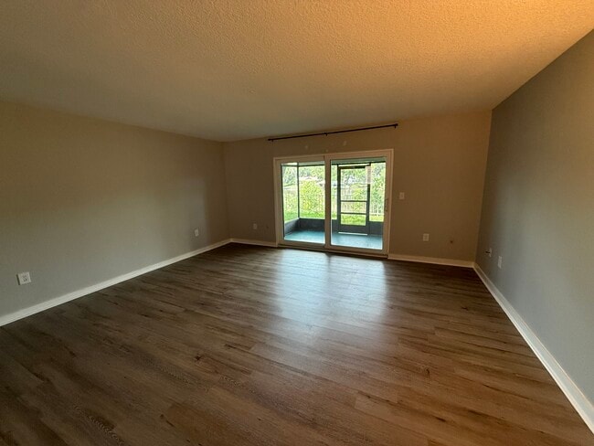 Sala de estar - 5201 Atlantic Blvd