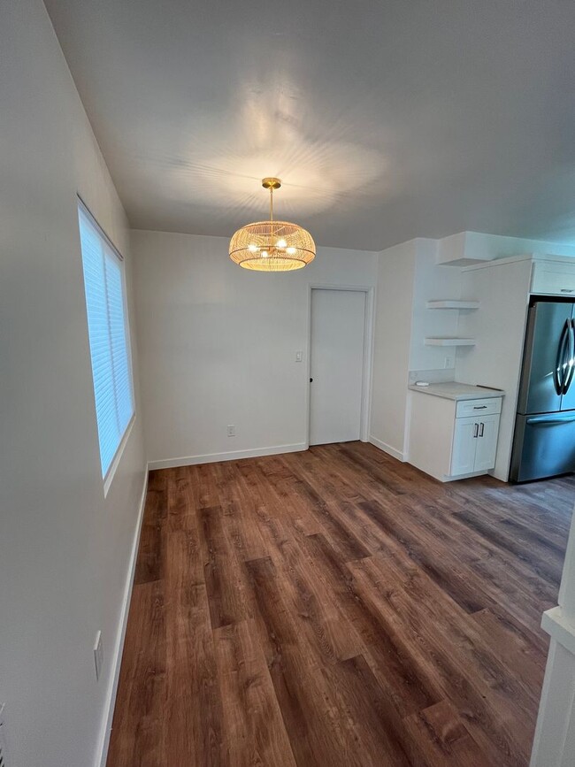 Foto del edificio - RARELY AVAILABLE! STUNNING 3BD/2BA ON CORO...