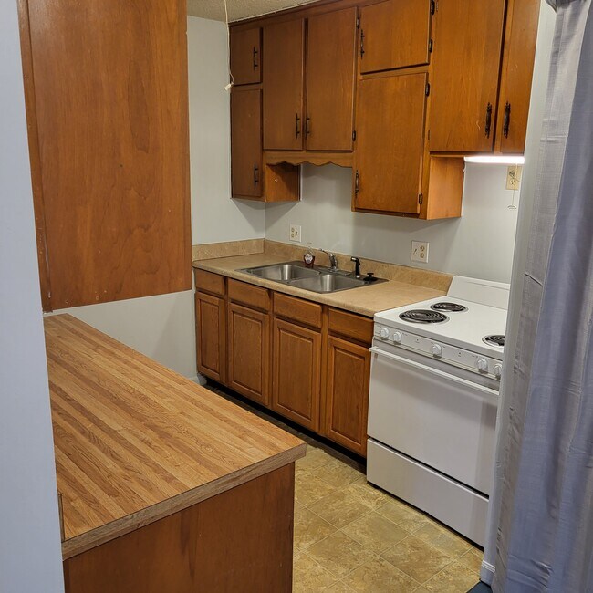 kitchen - 160 Oak Hill Cluster