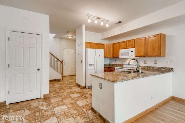 Building Photo - 3 br, 2.5 bath Condo - 2247 Coronado Parkw...