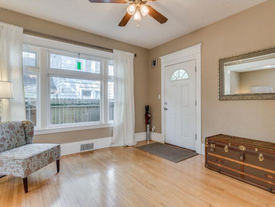 Entry - 2620 18th Ave S