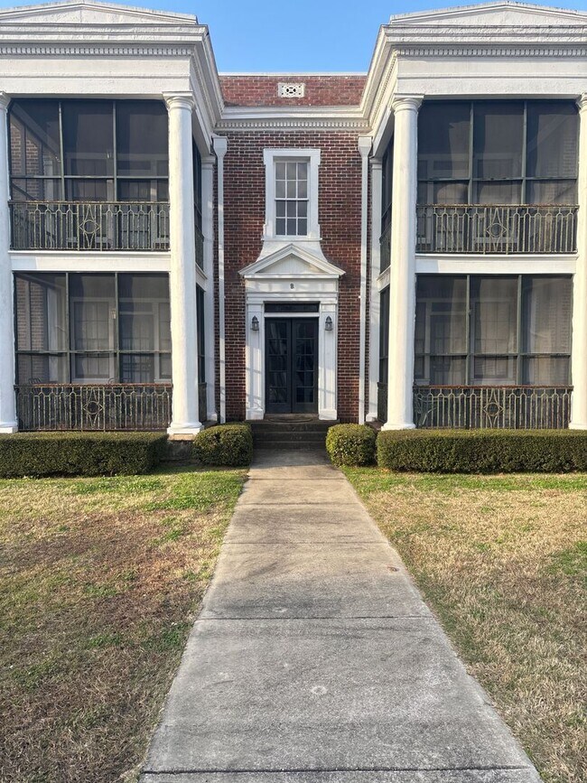 Foto del edificio - Here's your chance to have it all!