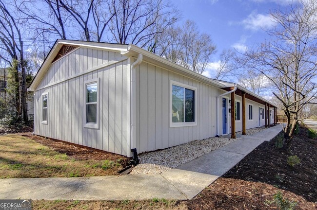 Building Photo - 48 Clark St