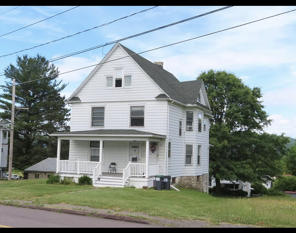Primary Photo - 1296 Main St