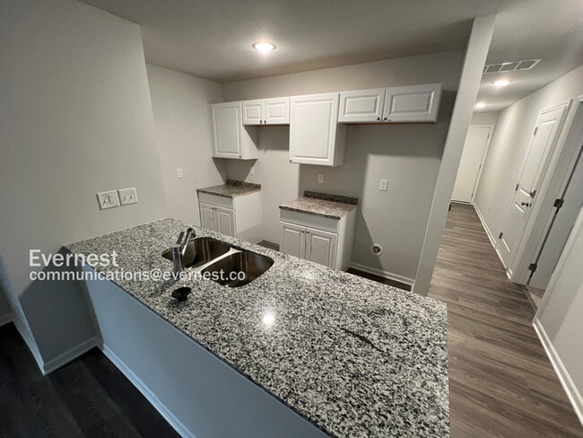 Building Photo - 4034 Highland Ave