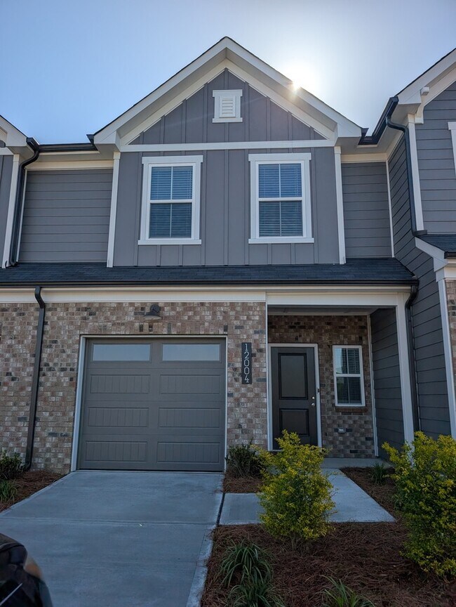 Foto del edificio - 12004 Oak St