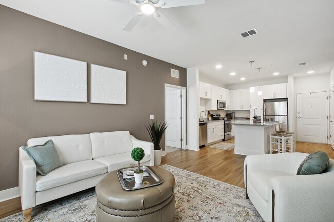 Sala de estar y cocina - Lamplighter Legacy