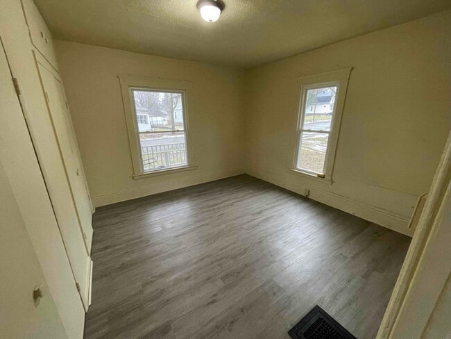 Building Photo - 1237 Maple Ave