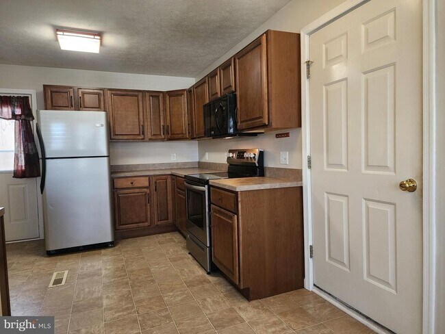 Building Photo - 739 Stouffer Ave