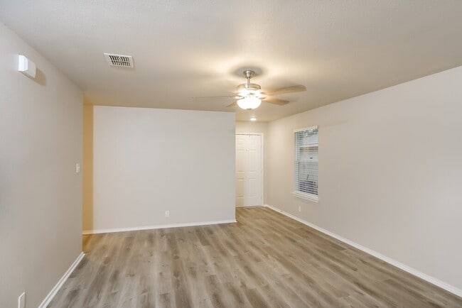 Foto del edificio - 3326 Willet Way
