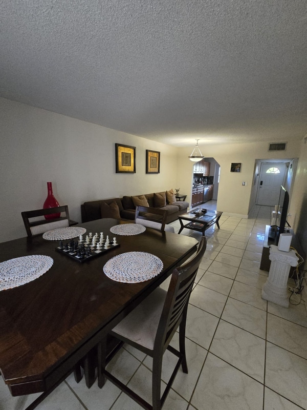 Foto del edificio - 303 NE 187th St