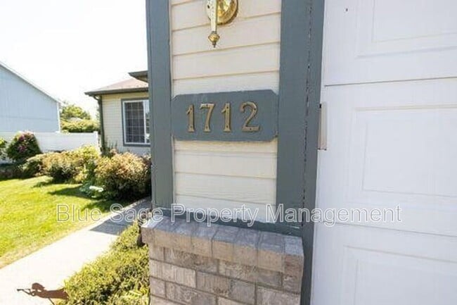 Building Photo - 1712 W Durham Dr