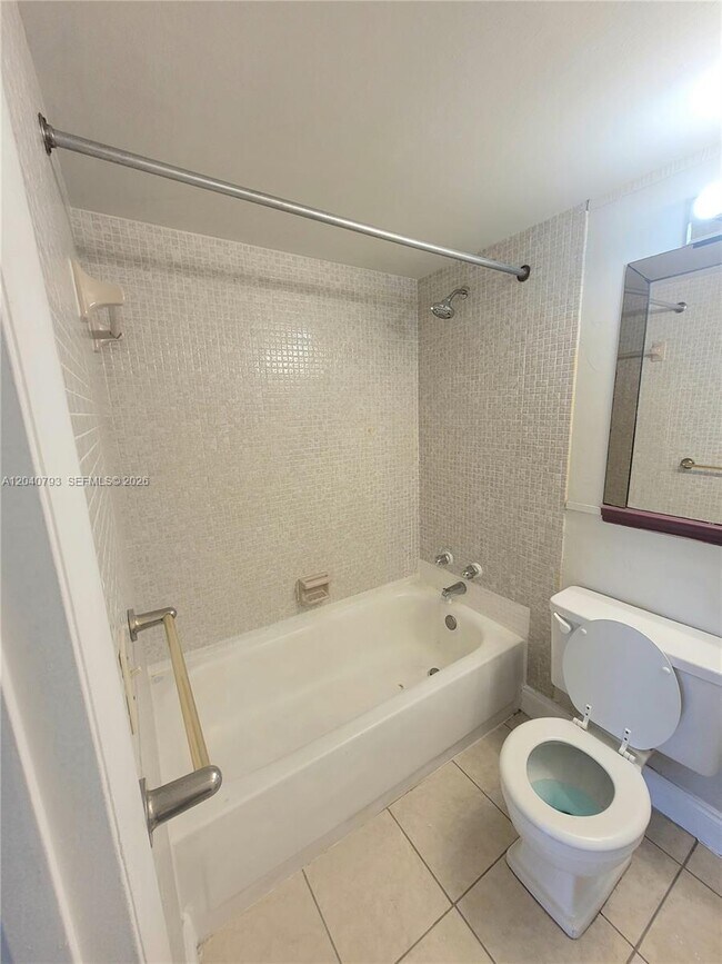 Foto del edificio - 2025 NE 164th St